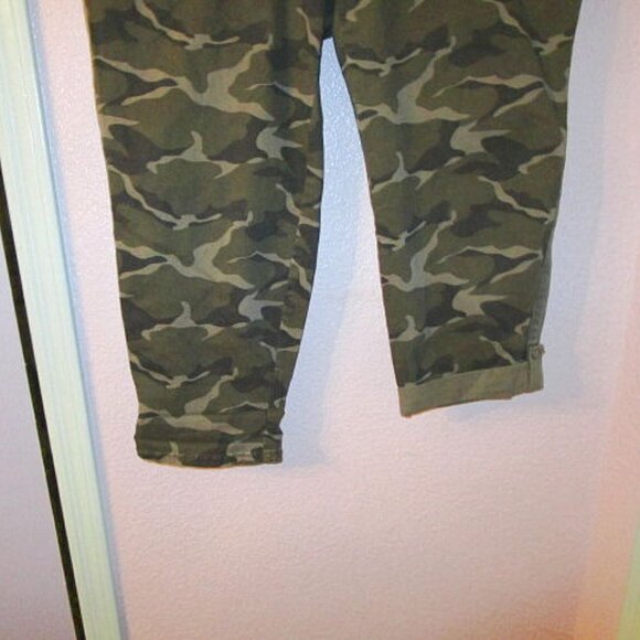 Torrid Camo Pants Womens Size 22 Stretch High Rise Utility Grunge Forest Goblin - Picture 3 of 11